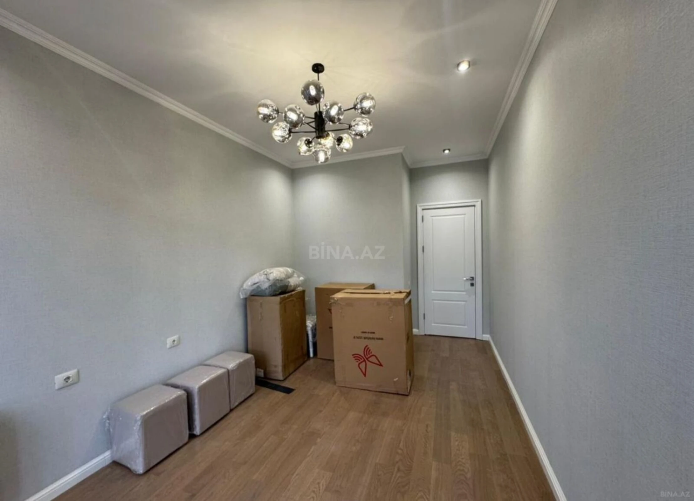 Satılır 4 otaqlı mənzil 120 m²