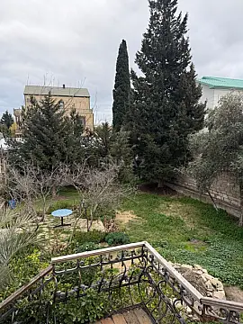 Satılır 7 otaqlı həyət evi 350 m²