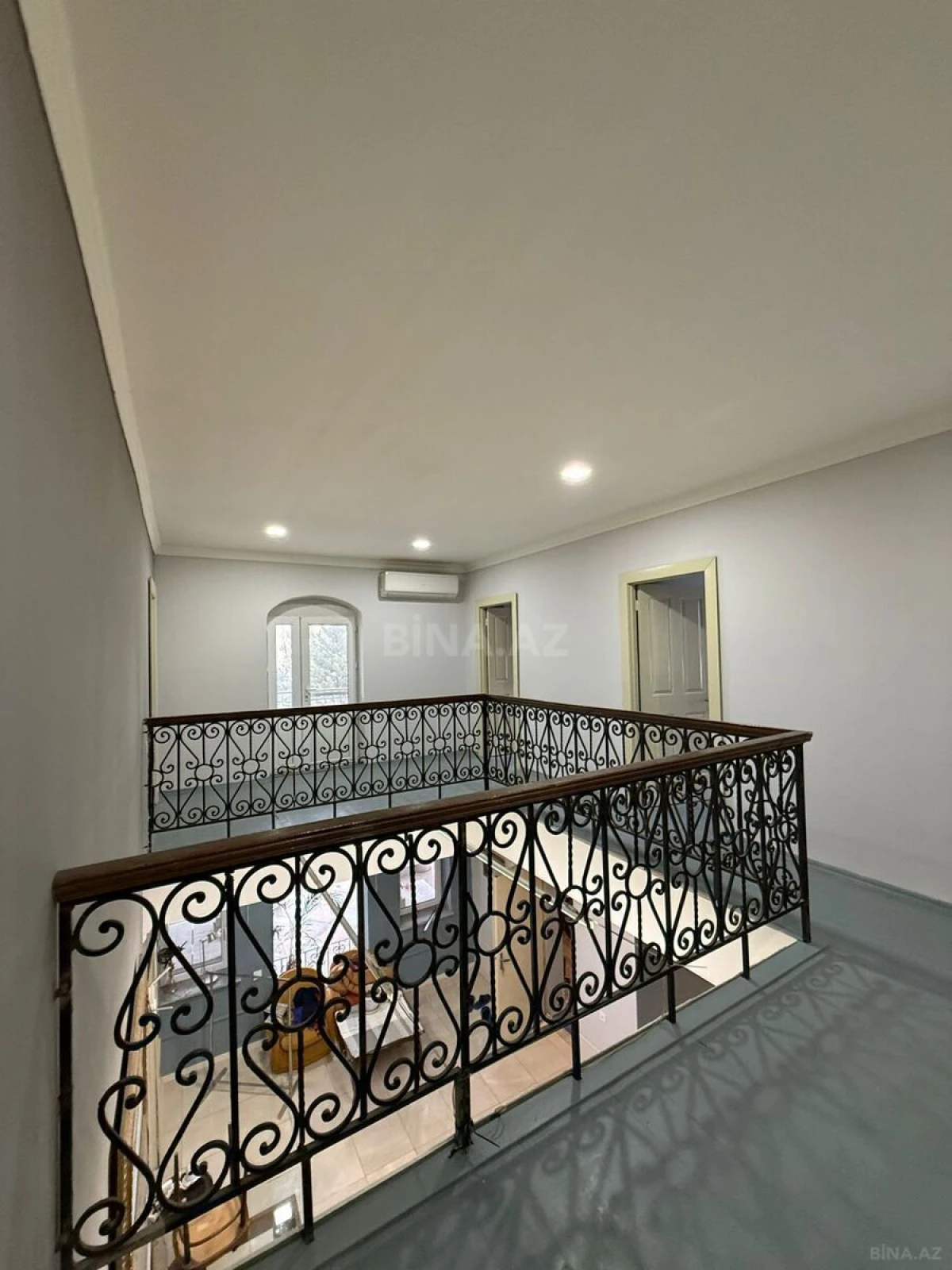 Satılır 7 otaqlı həyət evi 350 m²