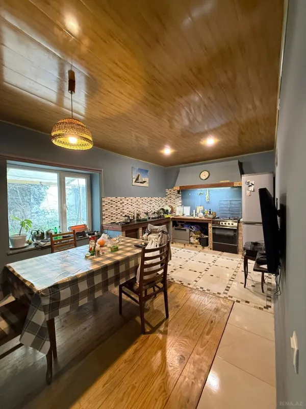 Satılır 7 otaqlı həyət evi 350 m²