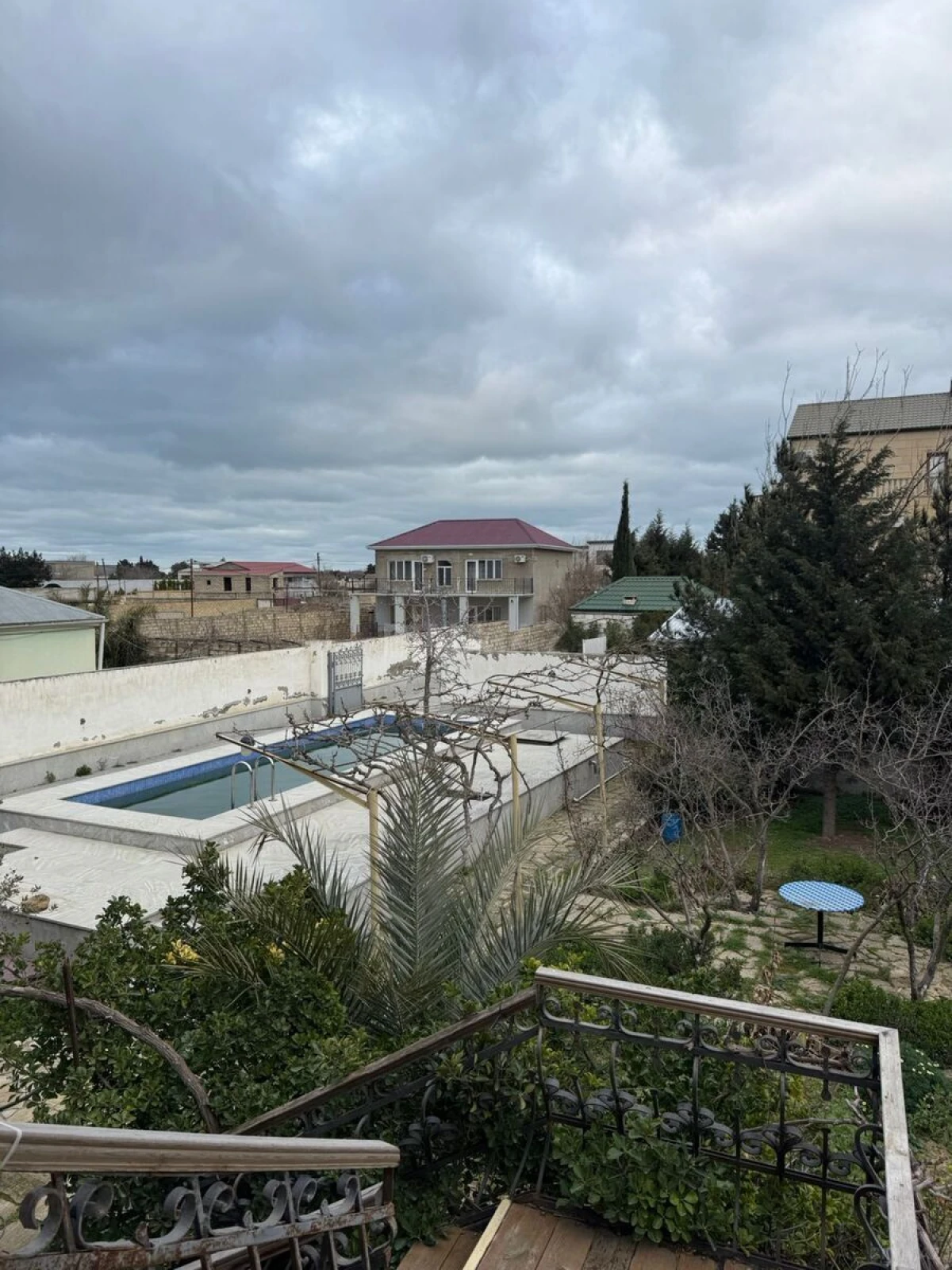 Satılır 7 otaqlı həyət evi 350 m²