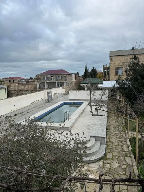 Satılır 7 otaqlı həyət evi 350 m²