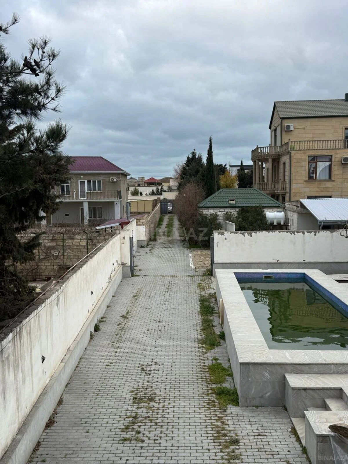 Satılır 7 otaqlı həyət evi 350 m²