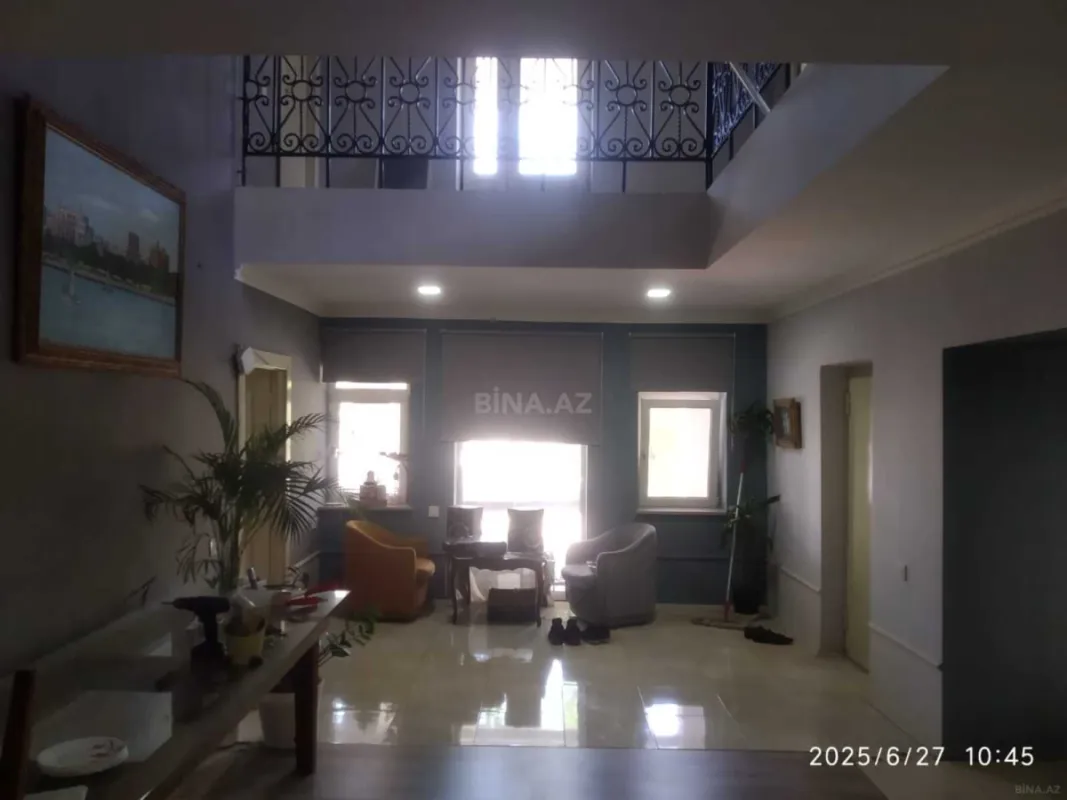 Satılır 7 otaqlı həyət evi 350 m²