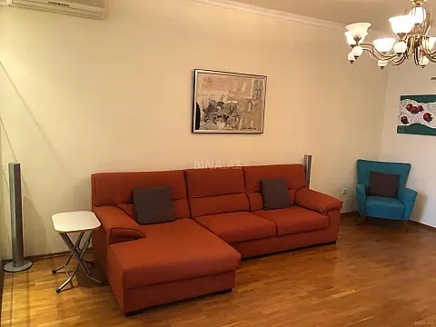 Kirayə verilir 2 otaqlı mənzil 65 m²
