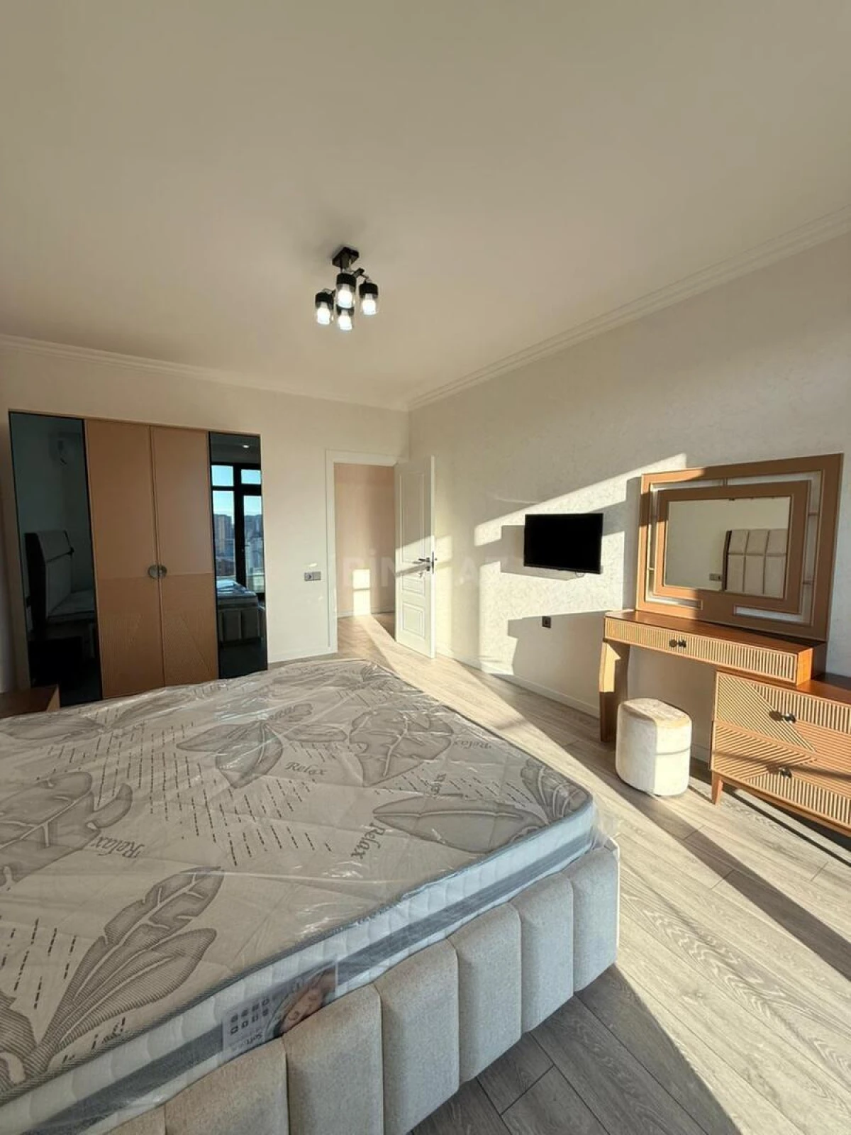 Kirayə verilir 3 otaqlı mənzil 147 m²
