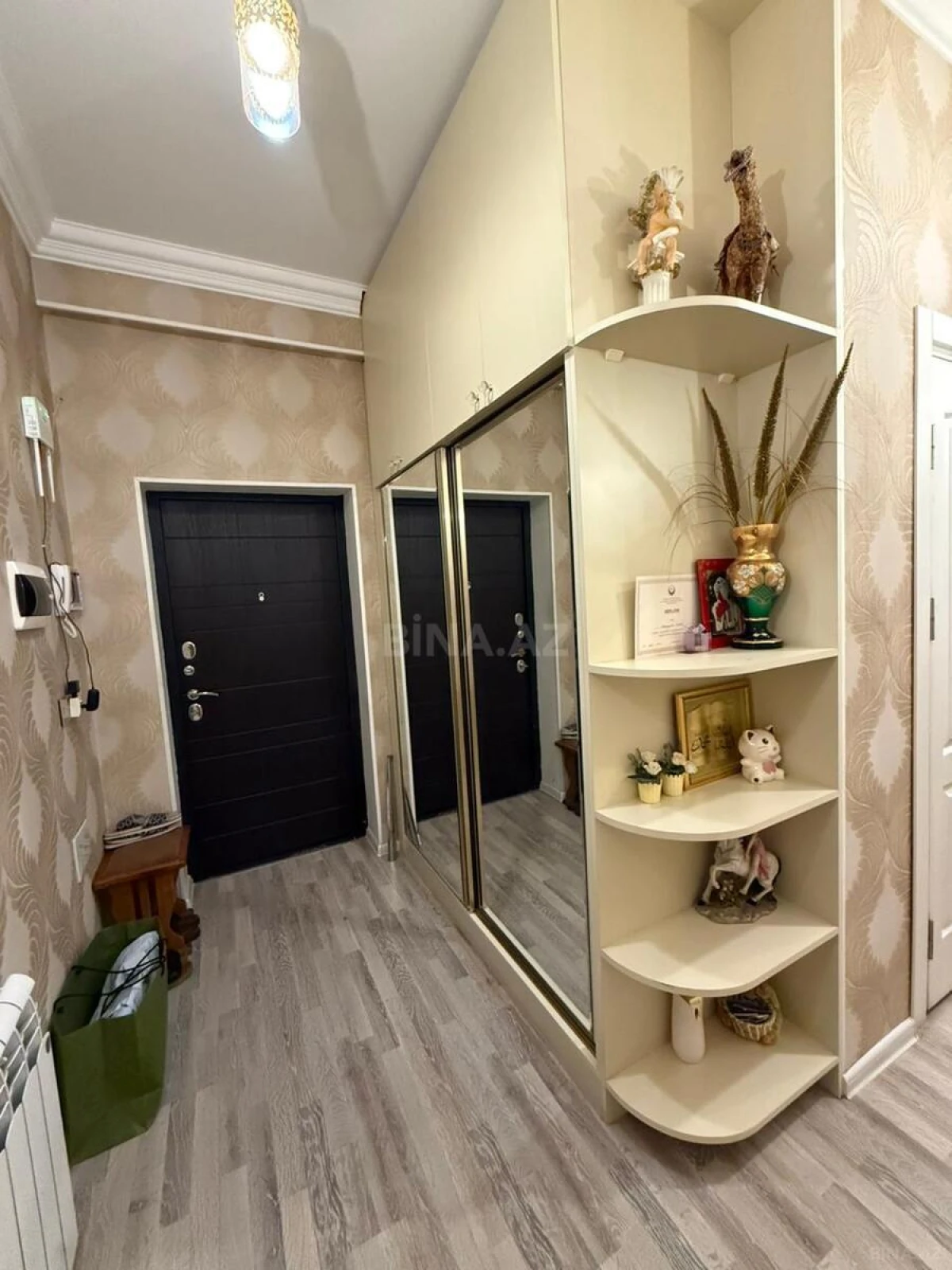 Satılır 3 otaqlı mənzil 105 m²