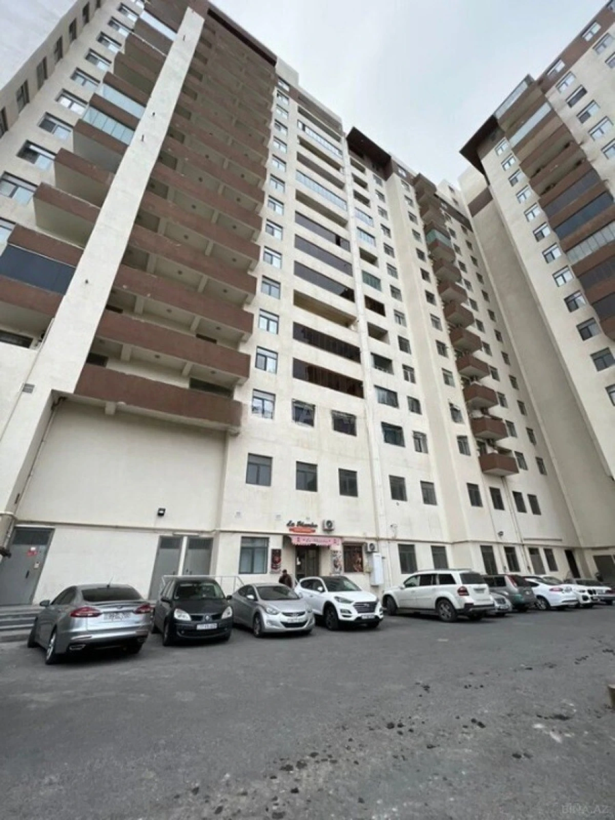 Satılır 3 otaqlı mənzil 105 m²