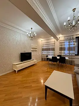 Kirayə verilir 2 otaqlı mənzil 105 m²