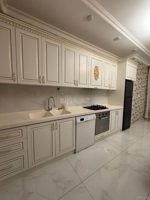 Kirayə verilir 2 otaqlı mənzil 105 m²