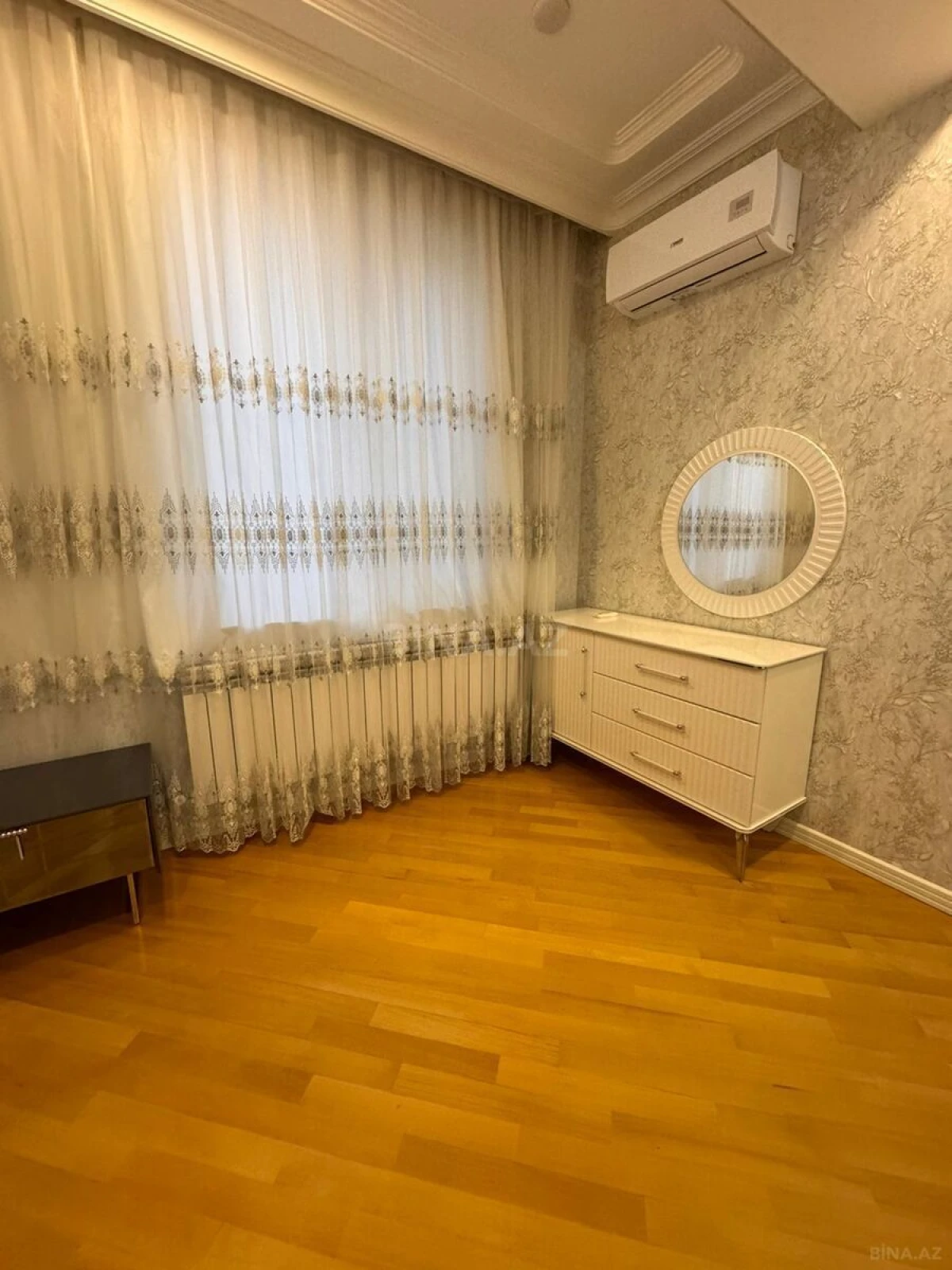 Kirayə verilir 2 otaqlı mənzil 105 m²