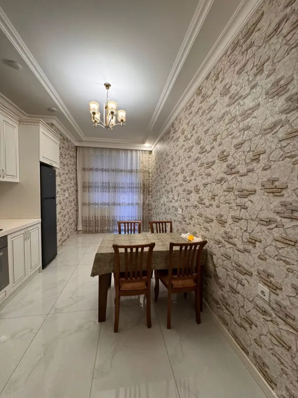 Kirayə verilir 2 otaqlı mənzil 105 m²
