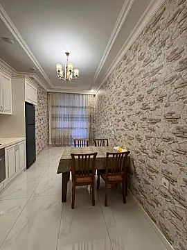 Kirayə verilir 2 otaqlı mənzil 105 m²