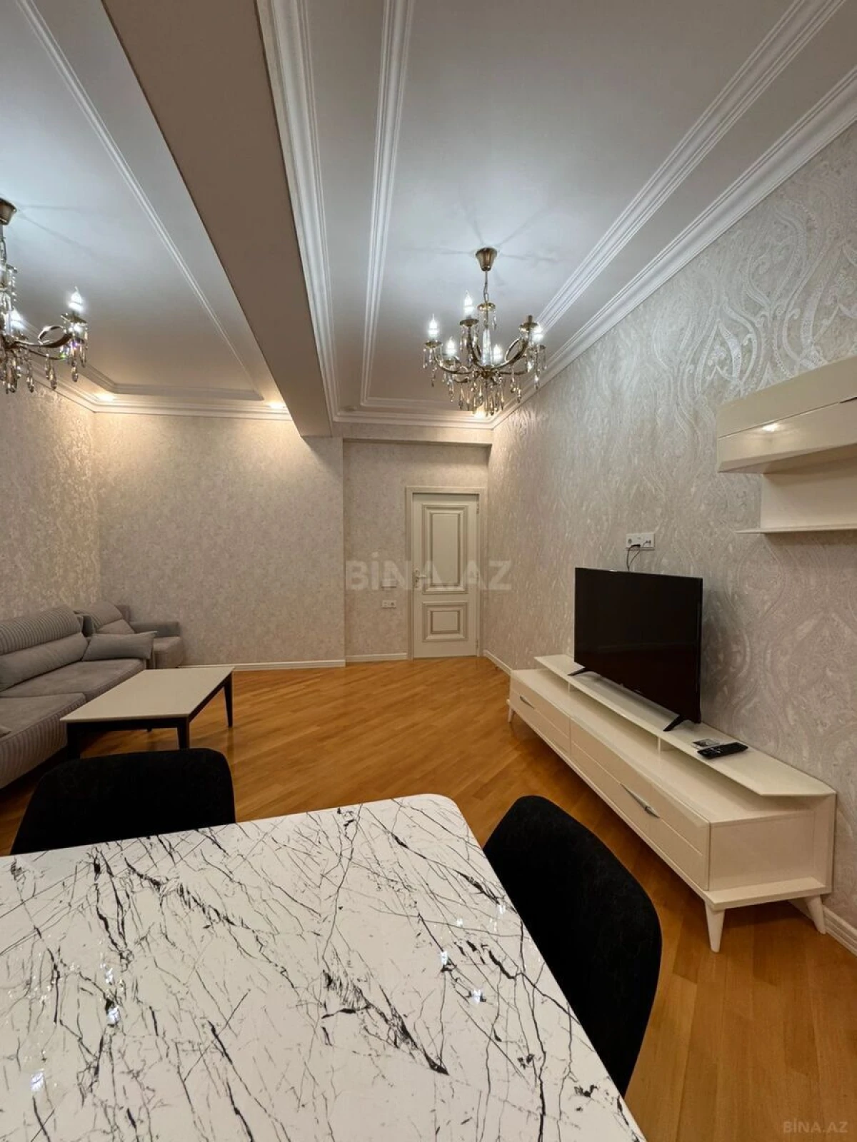 Kirayə verilir 2 otaqlı mənzil 105 m²