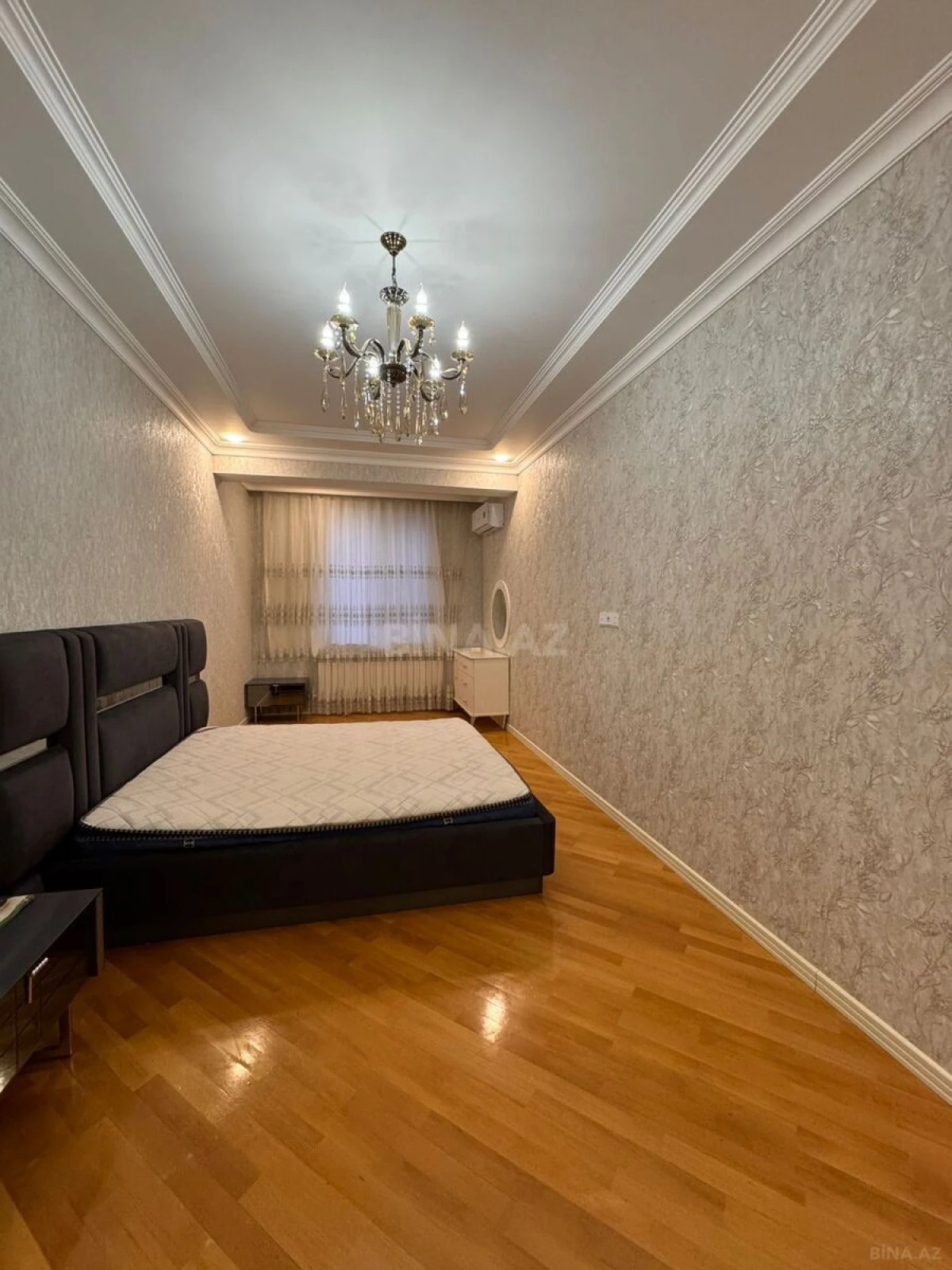 Kirayə verilir 2 otaqlı mənzil 105 m²