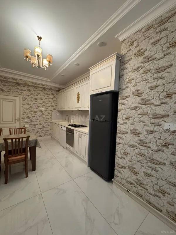 Kirayə verilir 2 otaqlı mənzil 105 m²