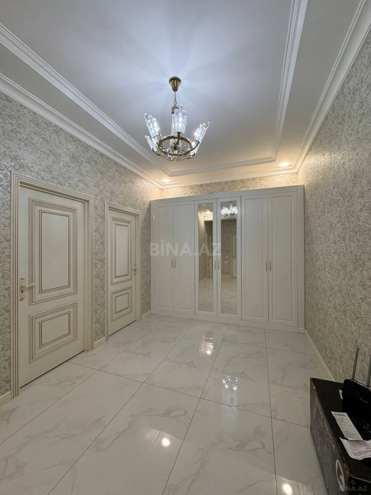 Kirayə verilir 2 otaqlı mənzil 105 m²