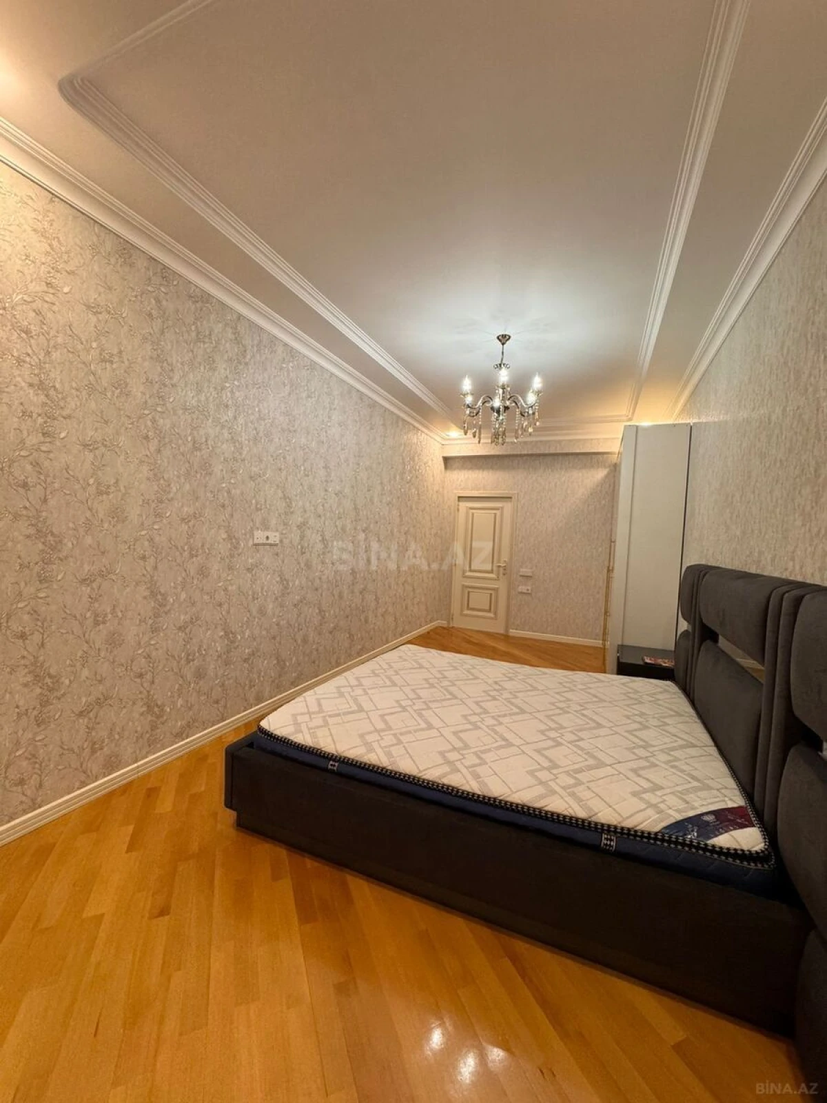 Kirayə verilir 2 otaqlı mənzil 105 m²