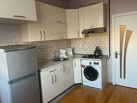 Kirayə verilir 2 otaqlı mənzil 64 m²