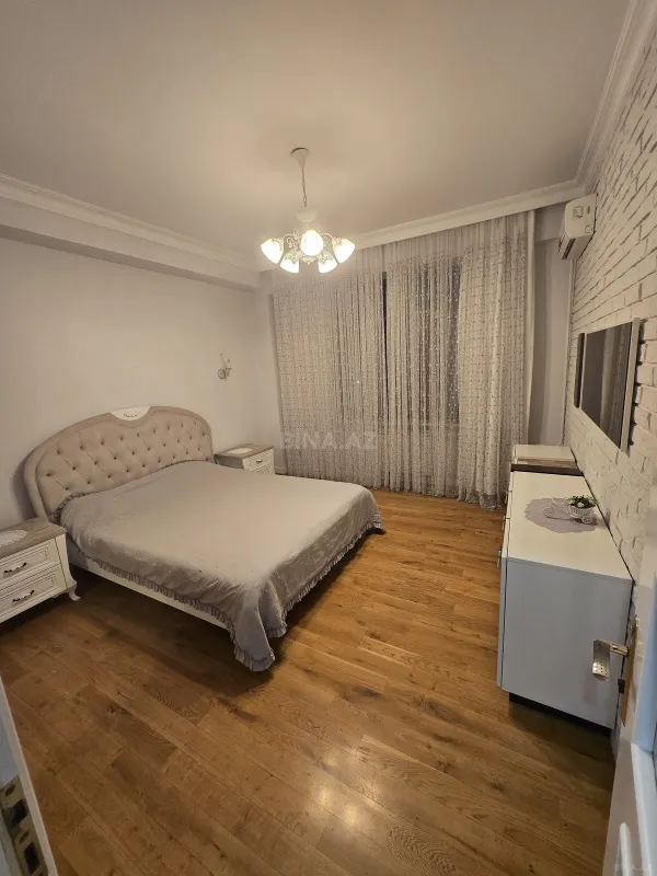 Kirayə verilir 3 otaqlı mənzil 130 m²