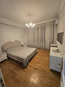 Kirayə verilir 3 otaqlı mənzil 130 m²