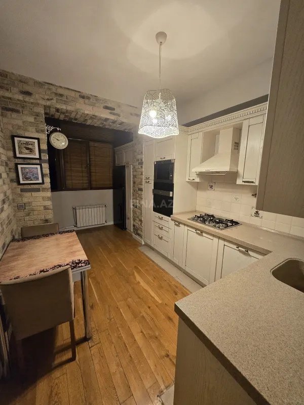 Kirayə verilir 3 otaqlı mənzil 130 m²