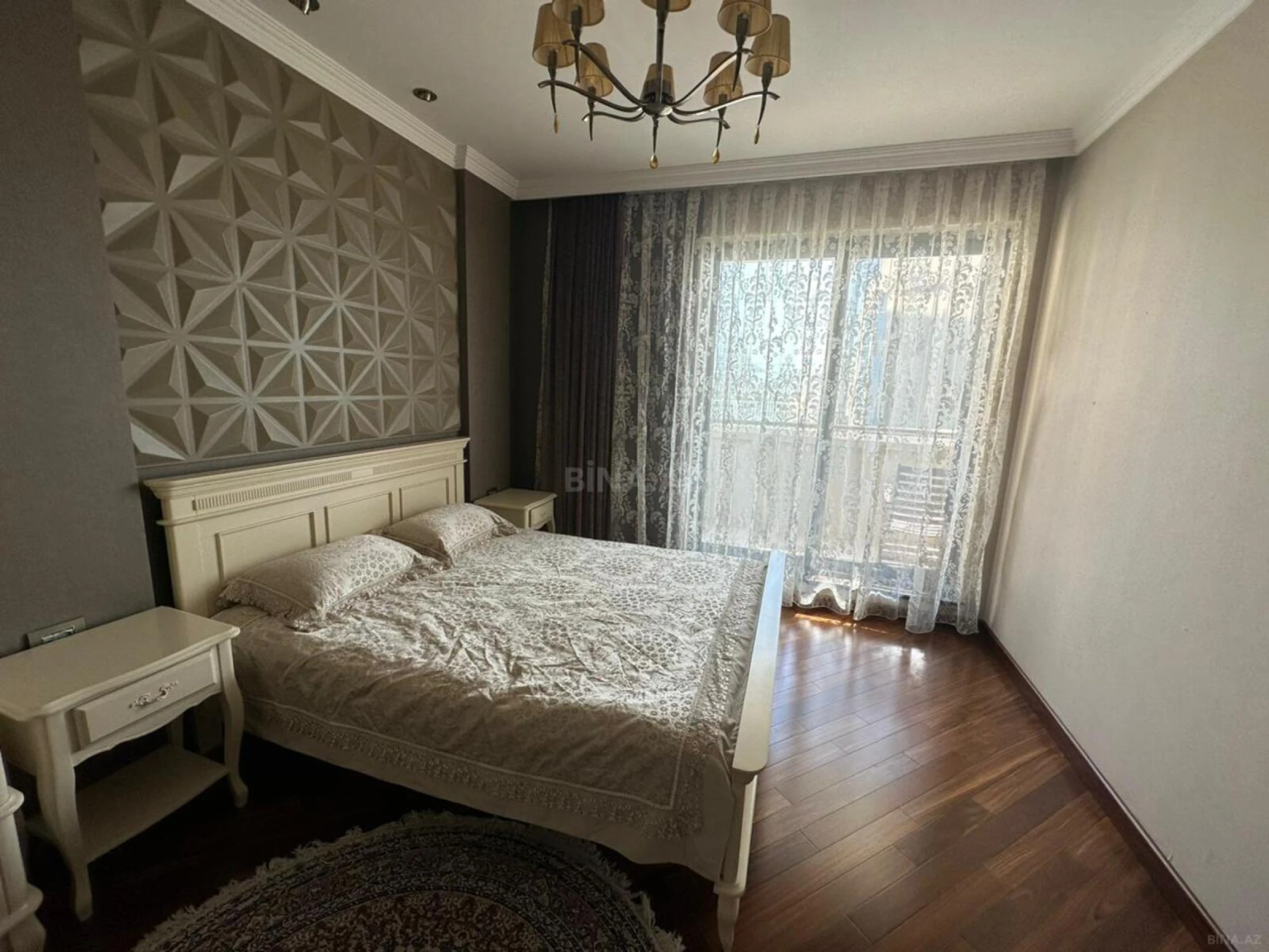 Kirayə verilir 2 otaqlı mənzil 90 m²