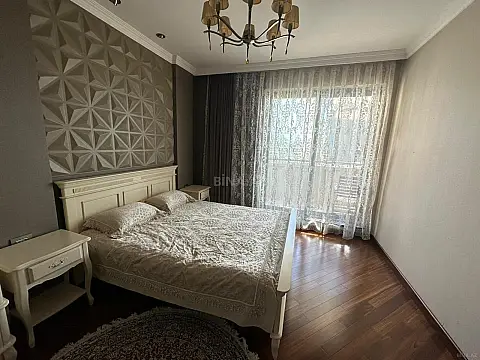 Kirayə verilir 2 otaqlı mənzil 90 m²