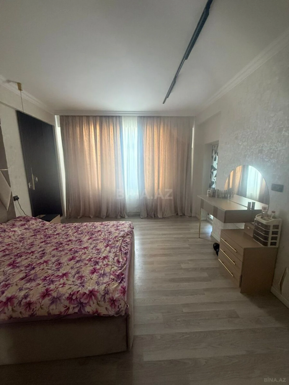 Satılır 4 otaqlı mənzil 110 m²