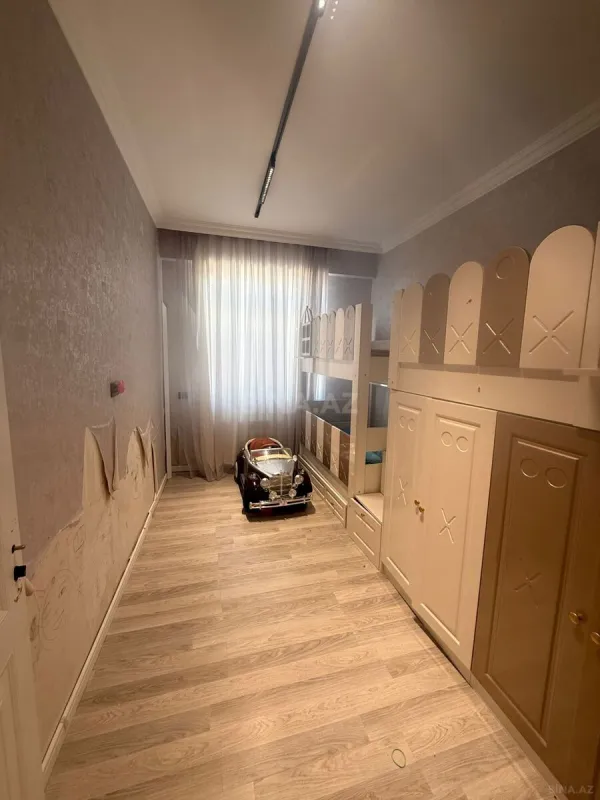 Satılır 4 otaqlı mənzil 110 m²