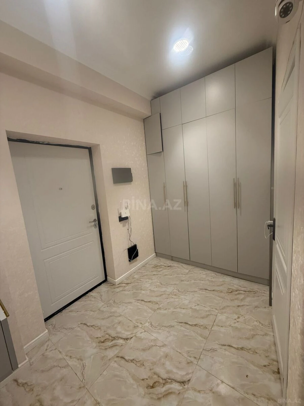 Satılır 4 otaqlı mənzil 110 m²