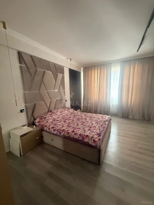 Satılır 4 otaqlı mənzil 110 m²