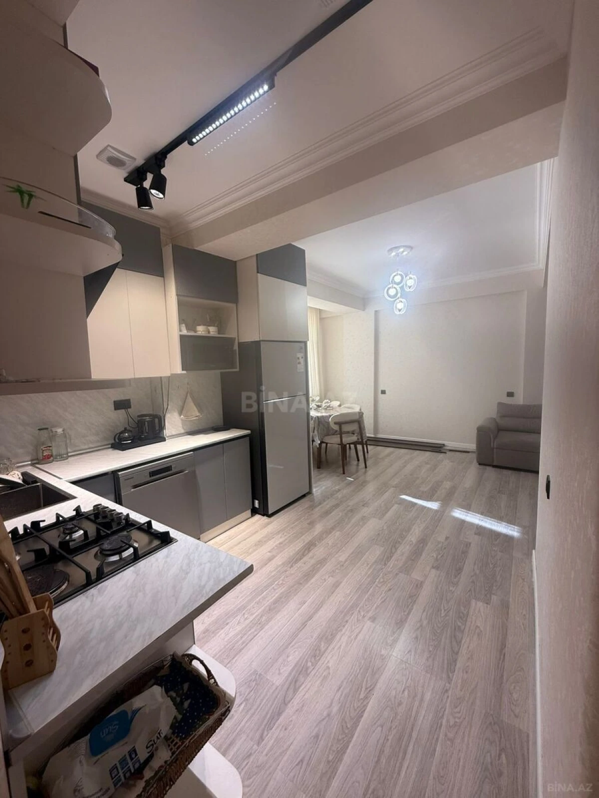 Satılır 4 otaqlı mənzil 110 m²