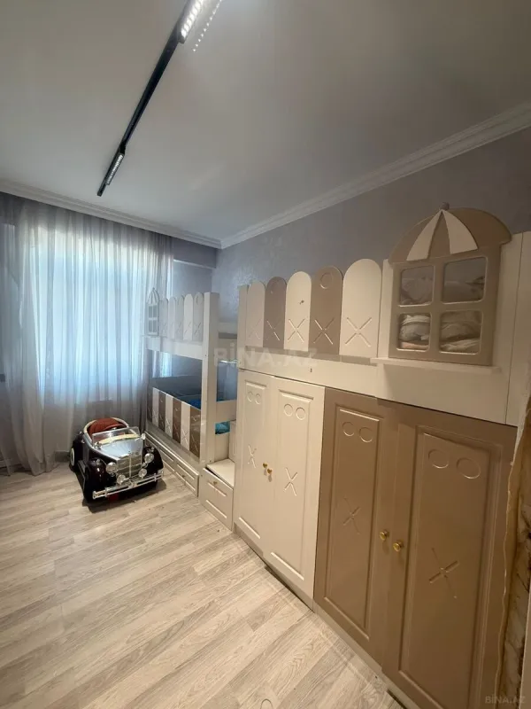 Satılır 4 otaqlı mənzil 110 m²
