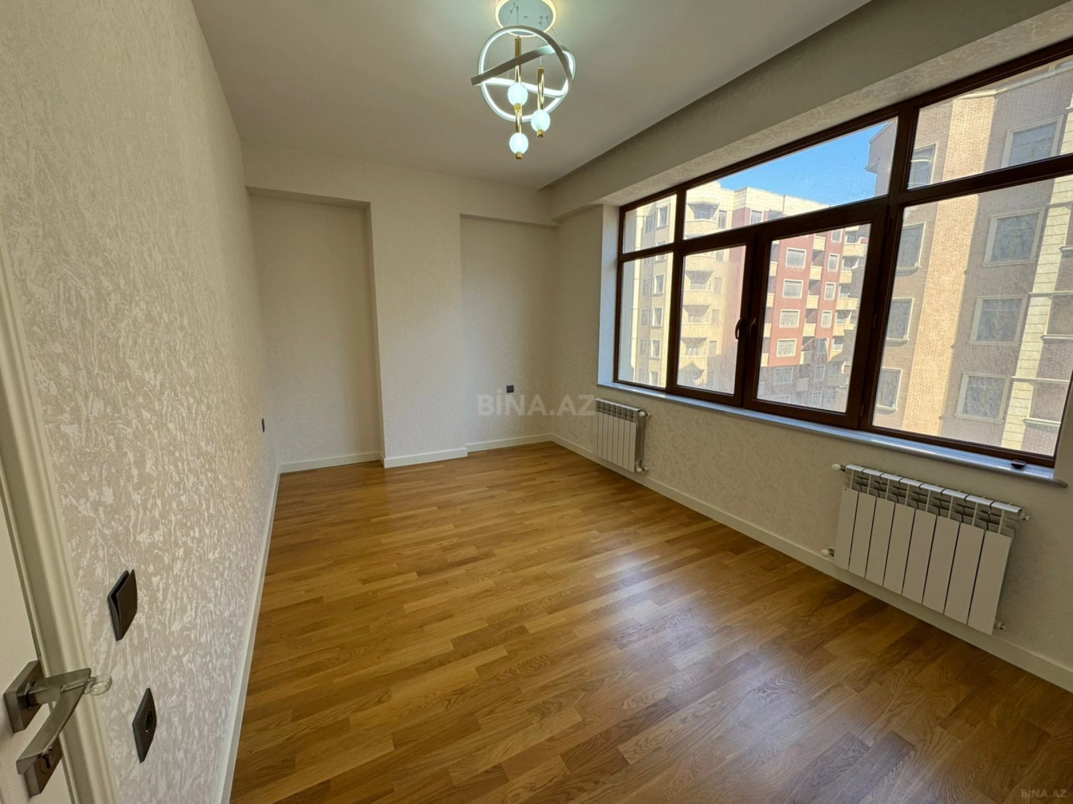 Satılır 3 otaqlı mənzil 107.6 m²