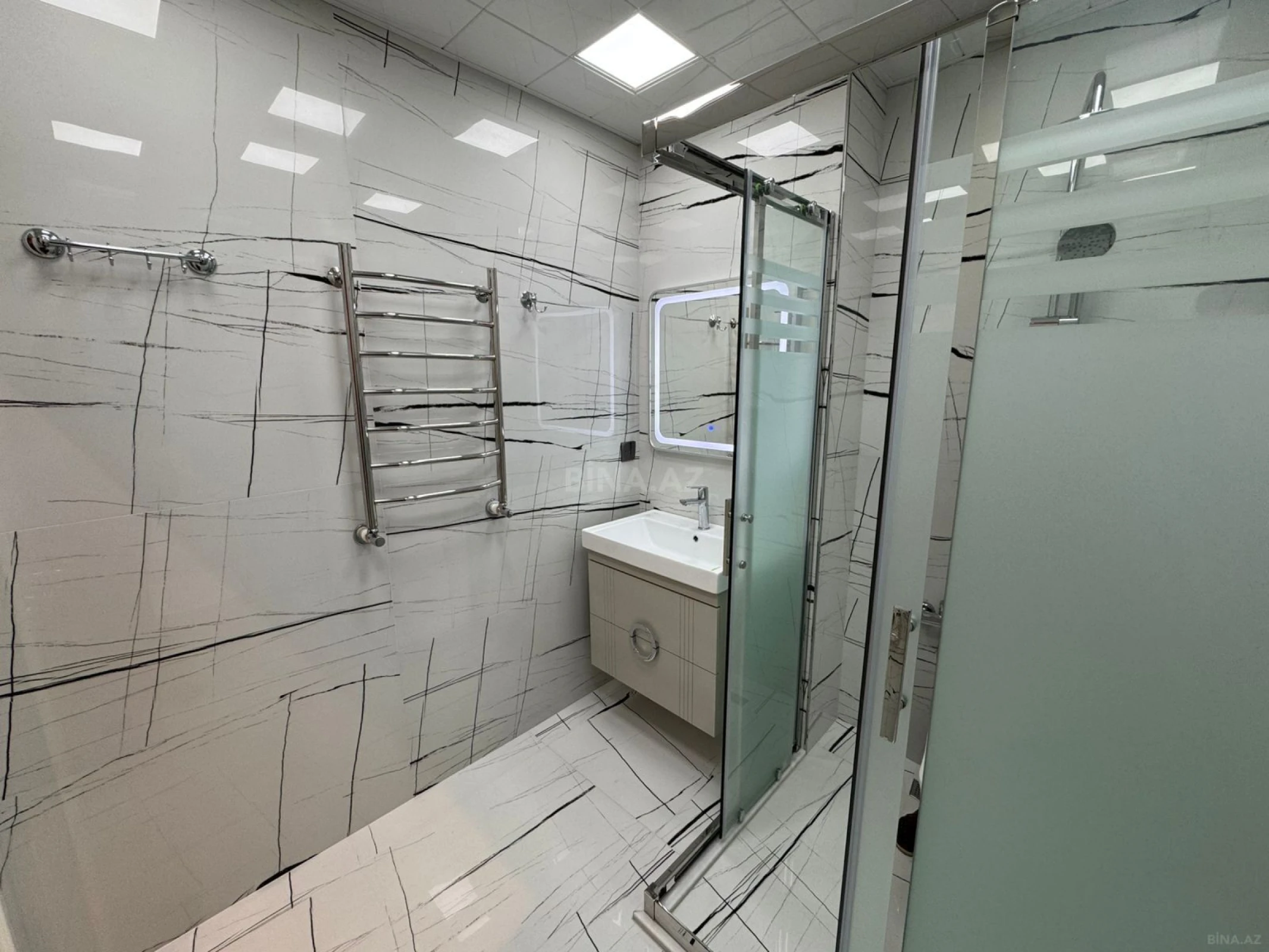 Satılır 3 otaqlı mənzil 107.6 m²