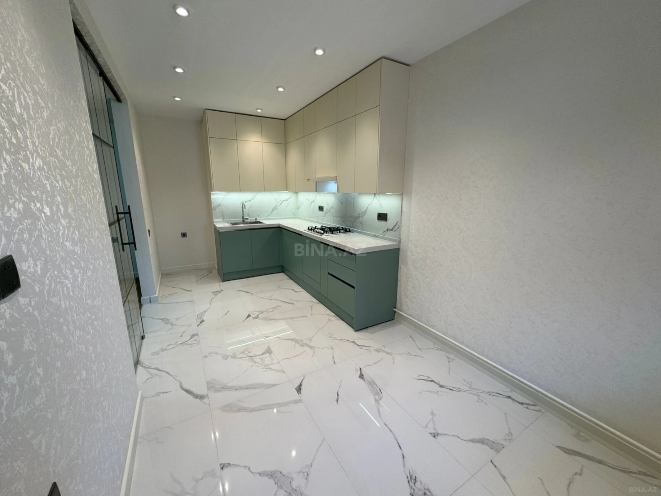 Satılır 3 otaqlı mənzil 107.6 m²