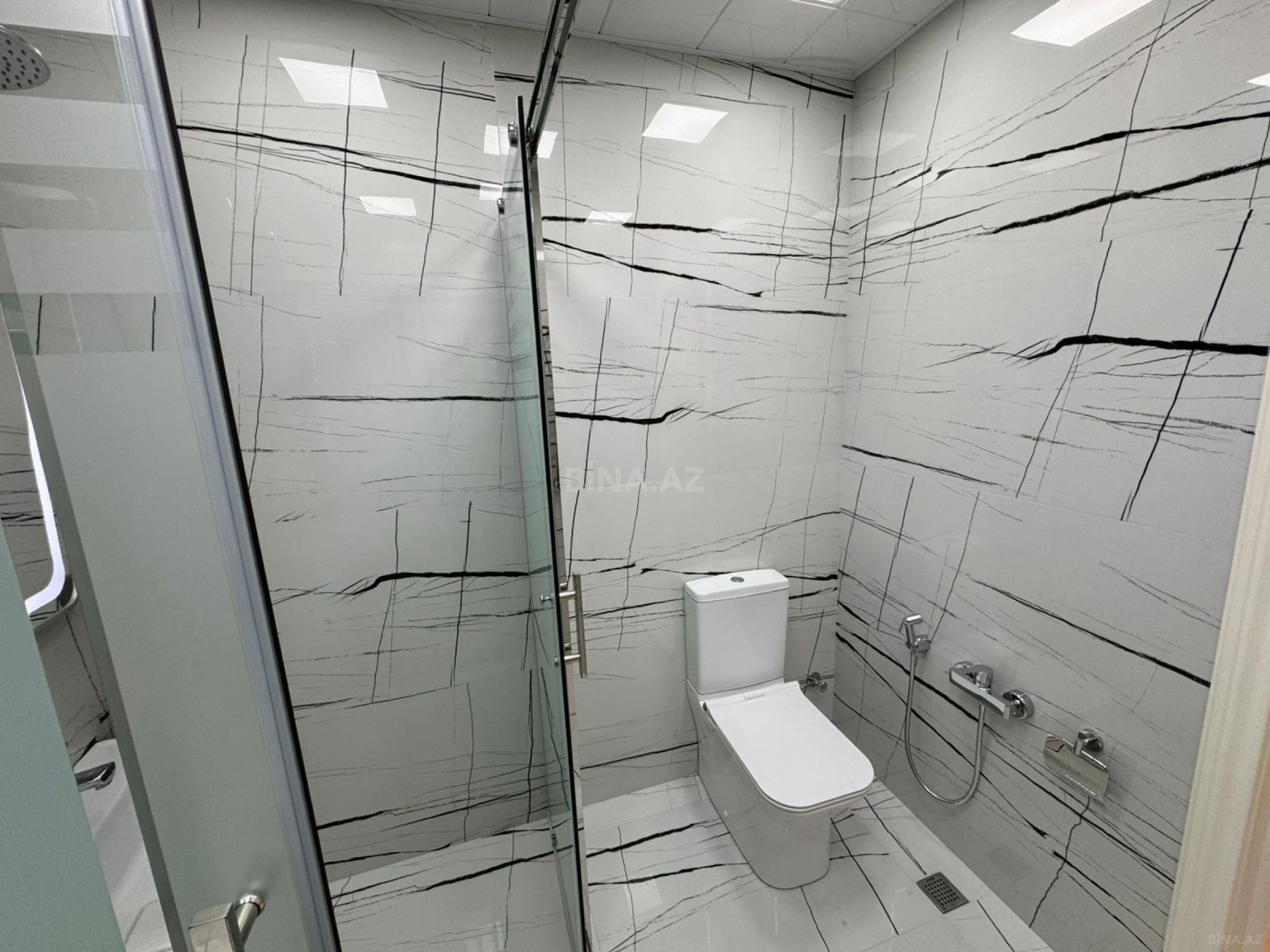 Satılır 3 otaqlı mənzil 107.6 m²