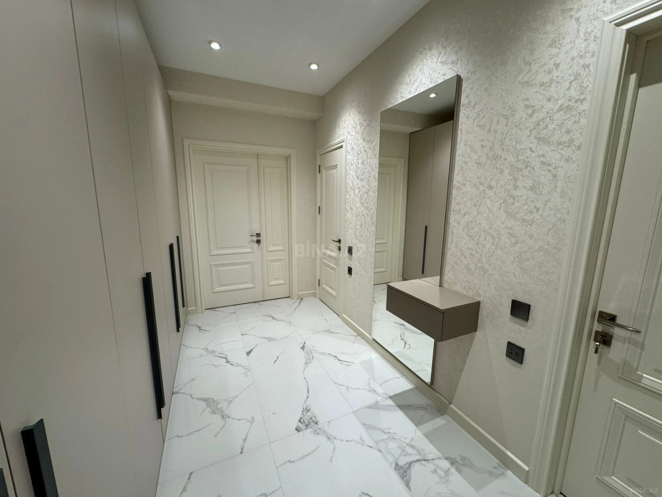 Satılır 3 otaqlı mənzil 107.6 m²