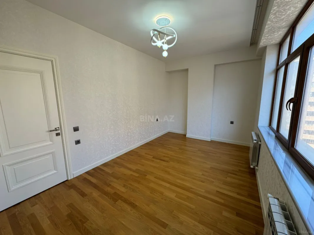 Satılır 3 otaqlı mənzil 107.6 m²
