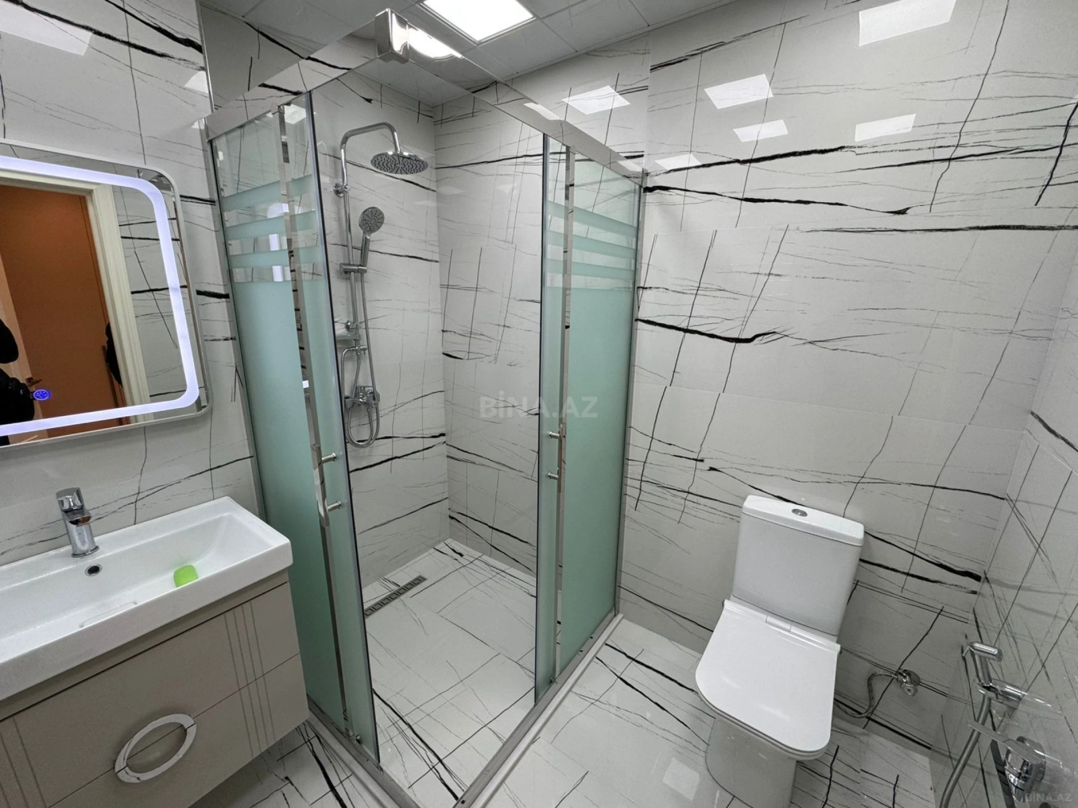 Satılır 3 otaqlı mənzil 107.6 m²