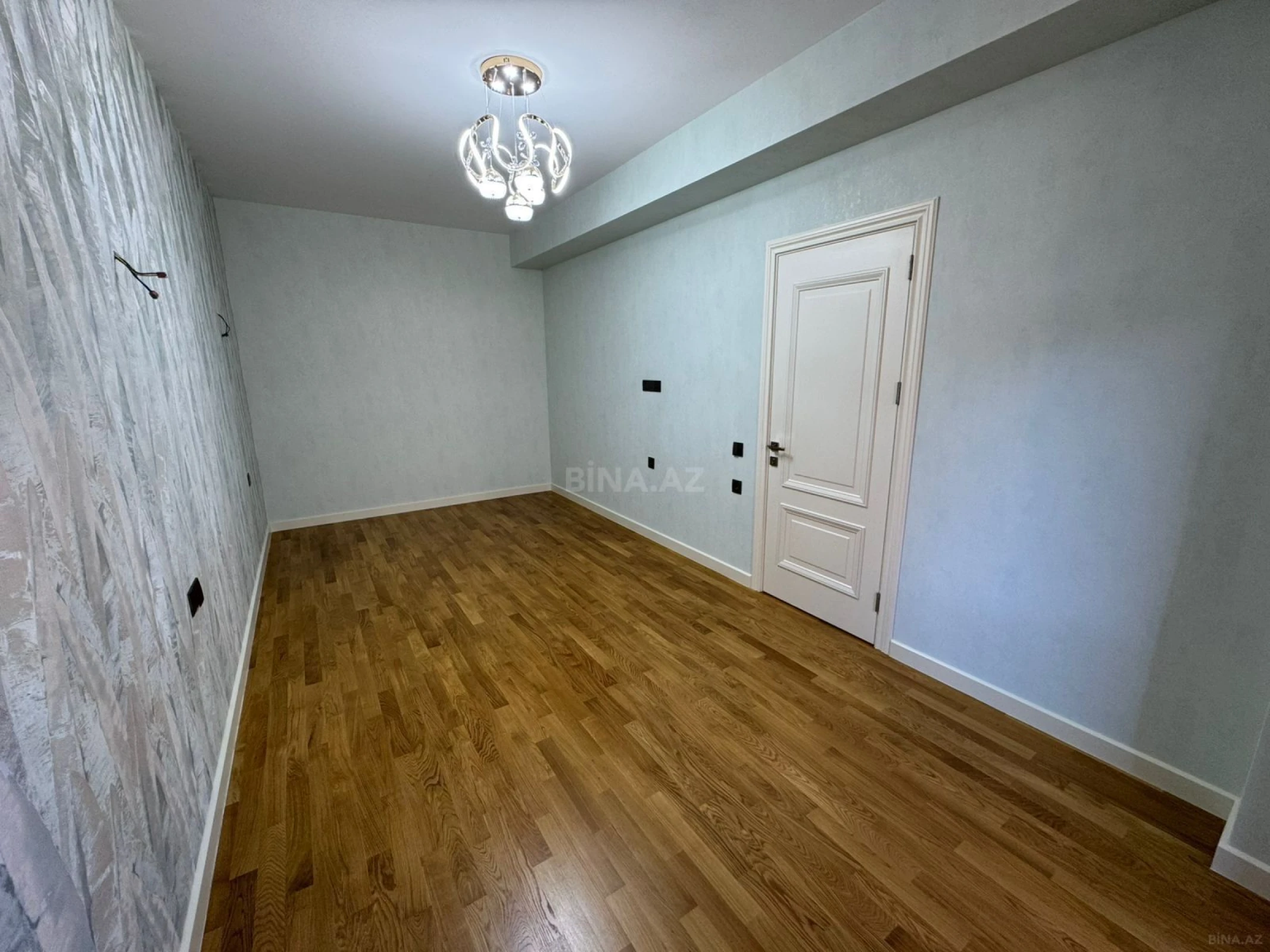 Satılır 3 otaqlı mənzil 107.6 m²