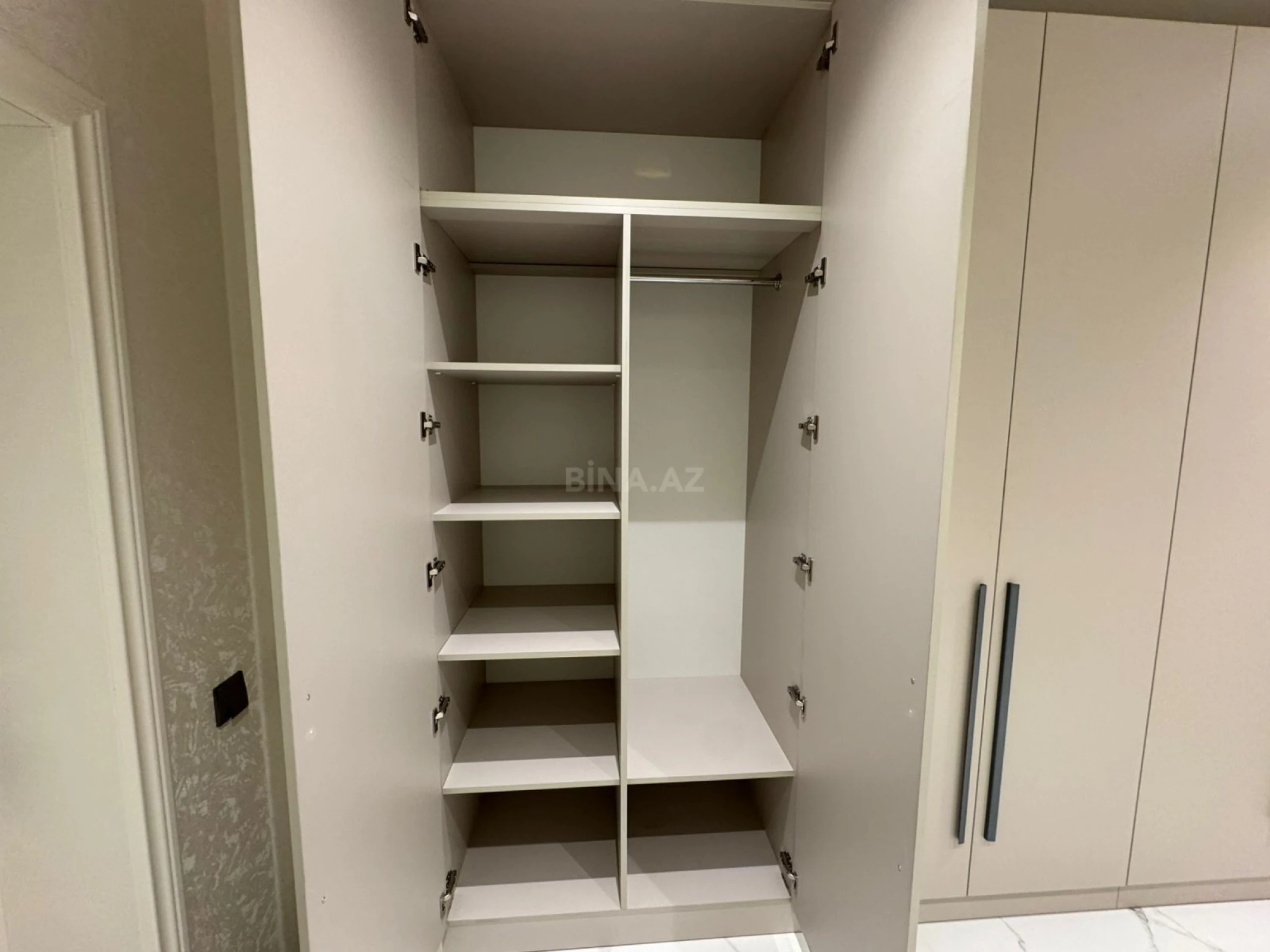 Satılır 3 otaqlı mənzil 107.6 m²