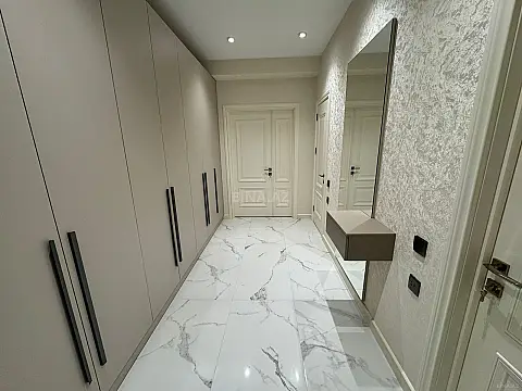 Satılır 3 otaqlı mənzil 107.6 m²