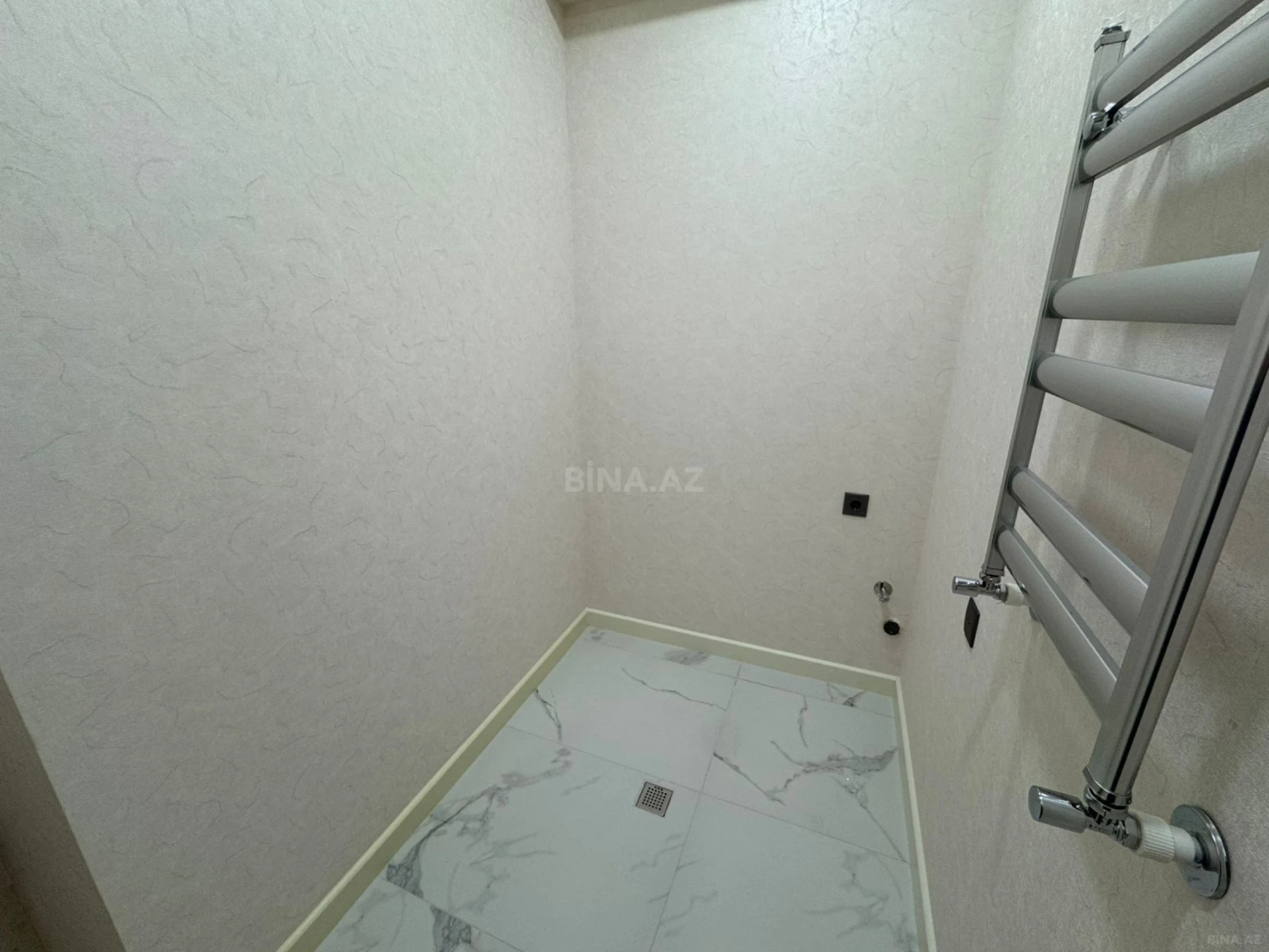 Satılır 3 otaqlı mənzil 107.6 m²