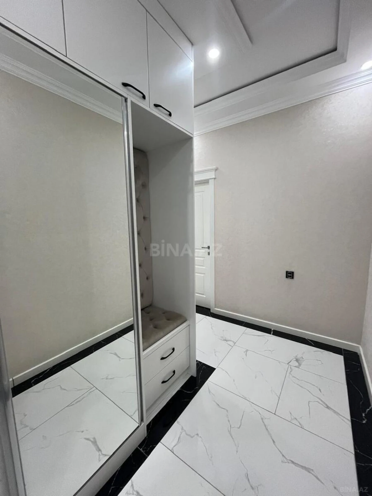 Satılır 2 otaqlı mənzil 85 m²
