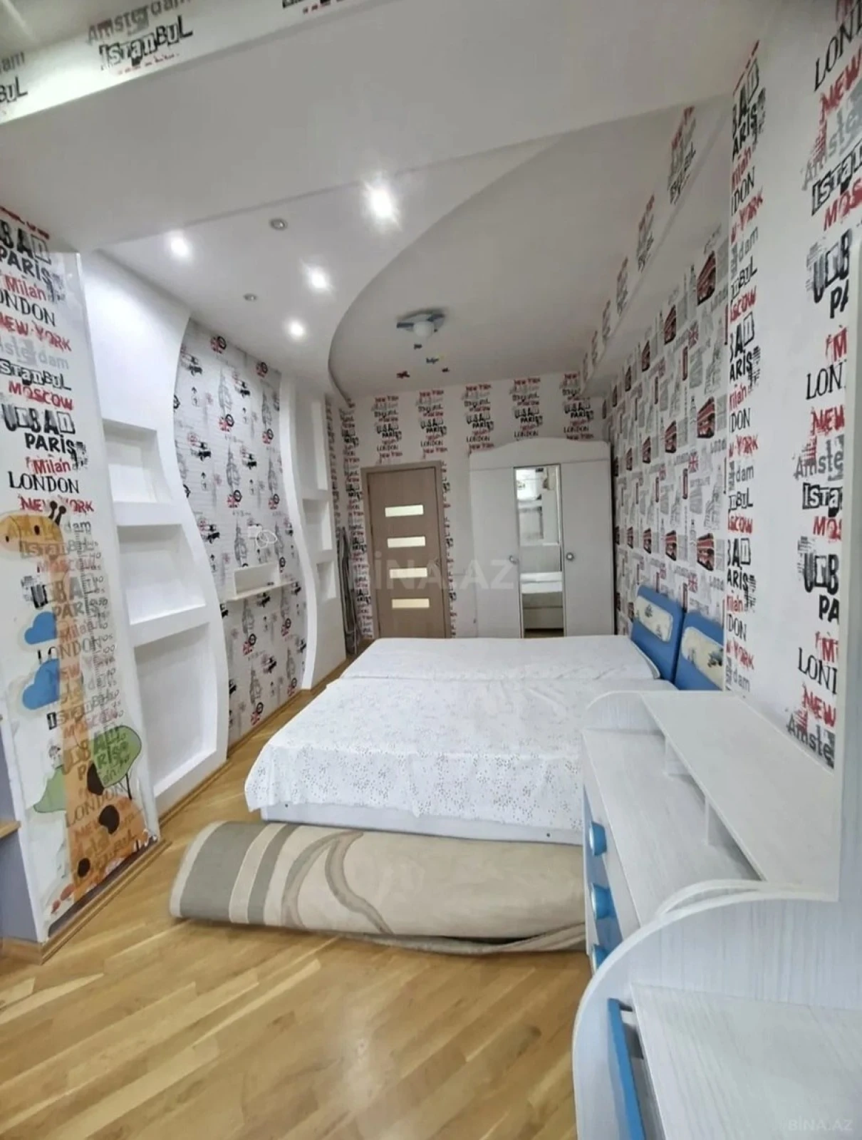 Satılır 3 otaqlı mənzil 130 m²