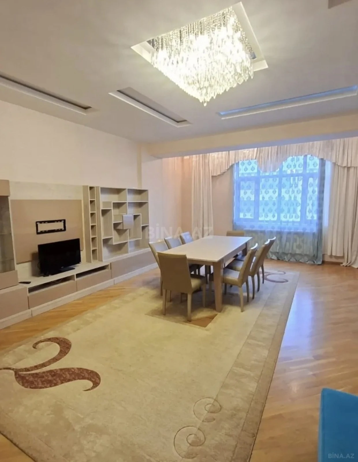 Satılır 3 otaqlı mənzil 130 m²