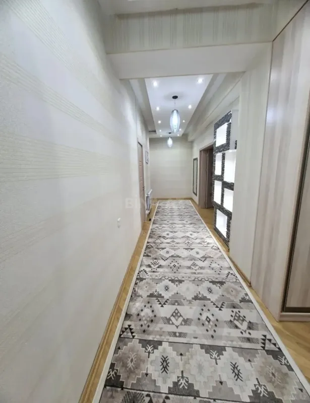 Satılır 3 otaqlı mənzil 130 m²