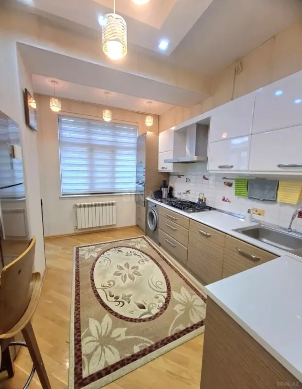 Satılır 3 otaqlı mənzil 130 m²